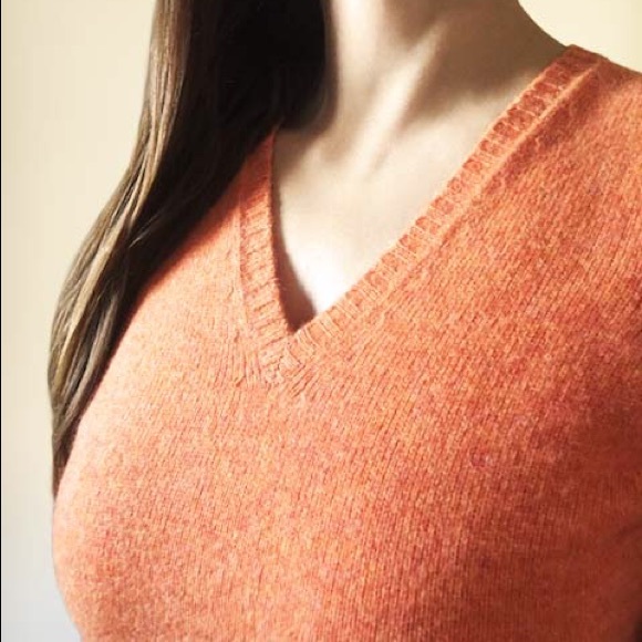 TEN YARDS Lambswool V-Neck Sweater - Picture 13 of 13